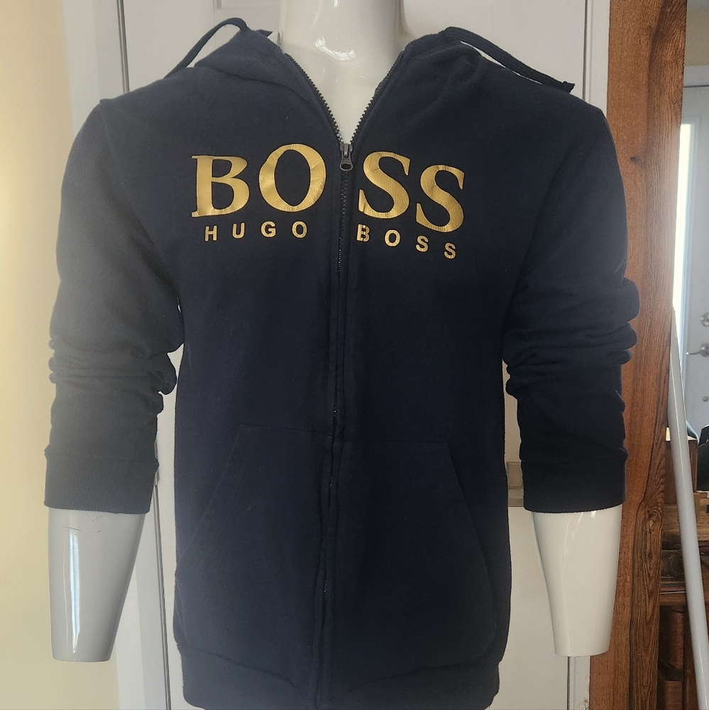 2/20$ 💜 - Hugo Boss hoodie Large